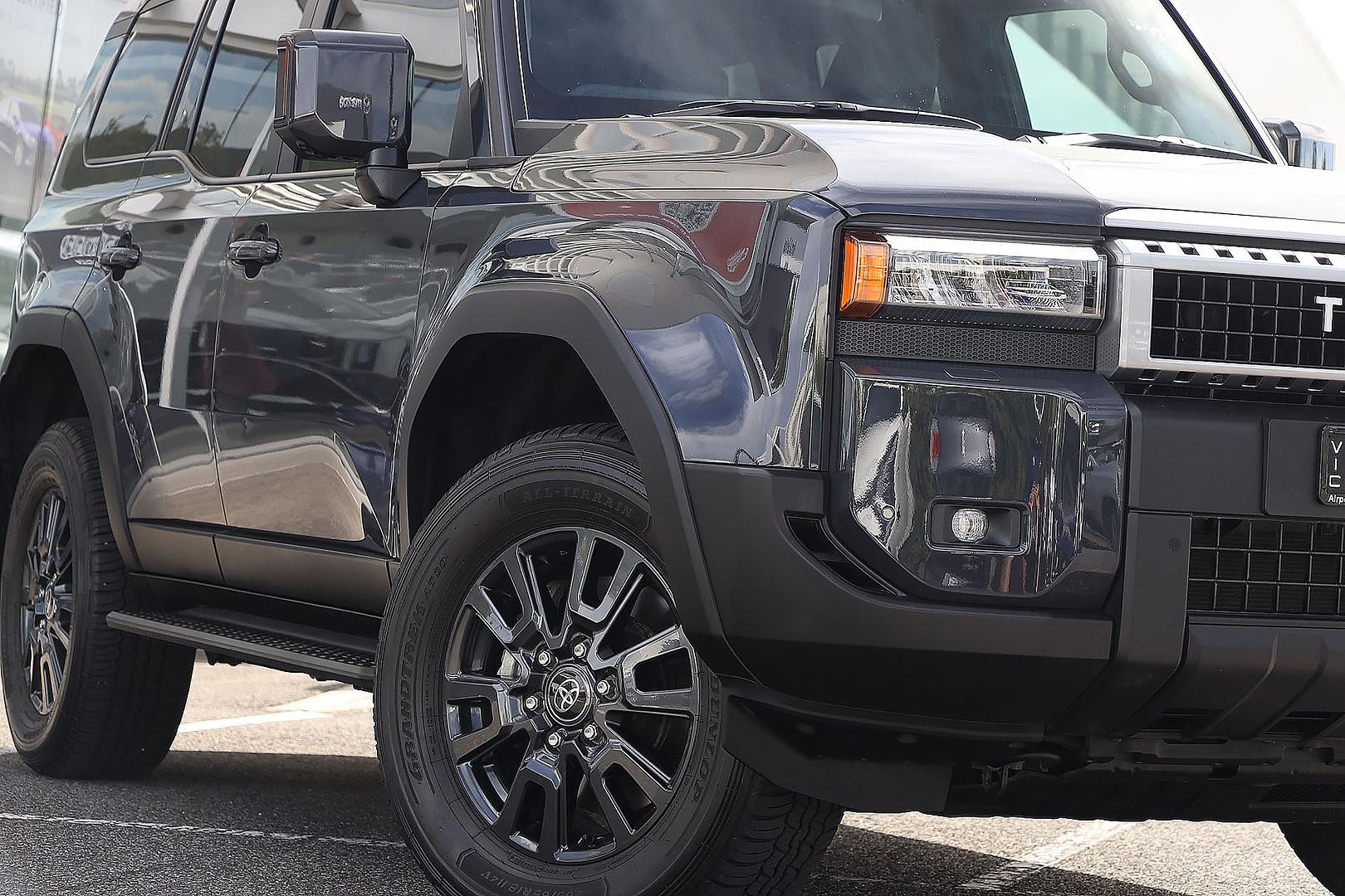 Toyota Landcruiser Prado image 4