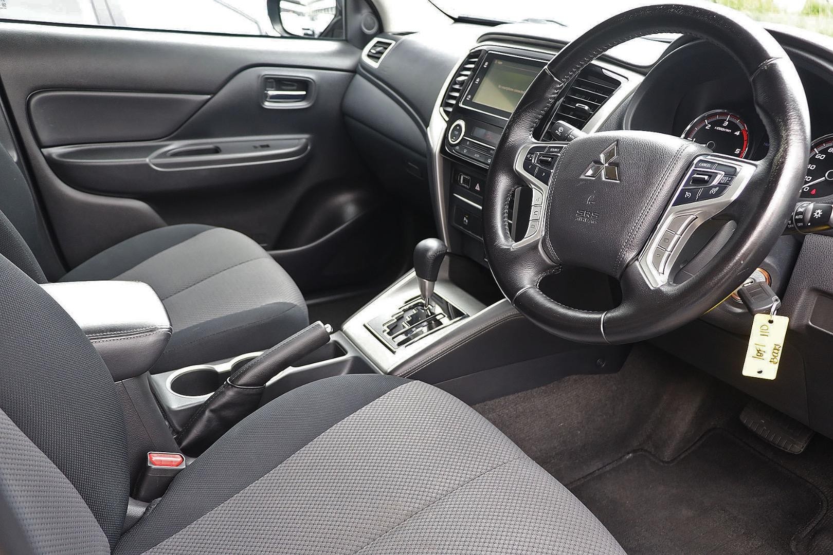 Mitsubishi Triton image 2