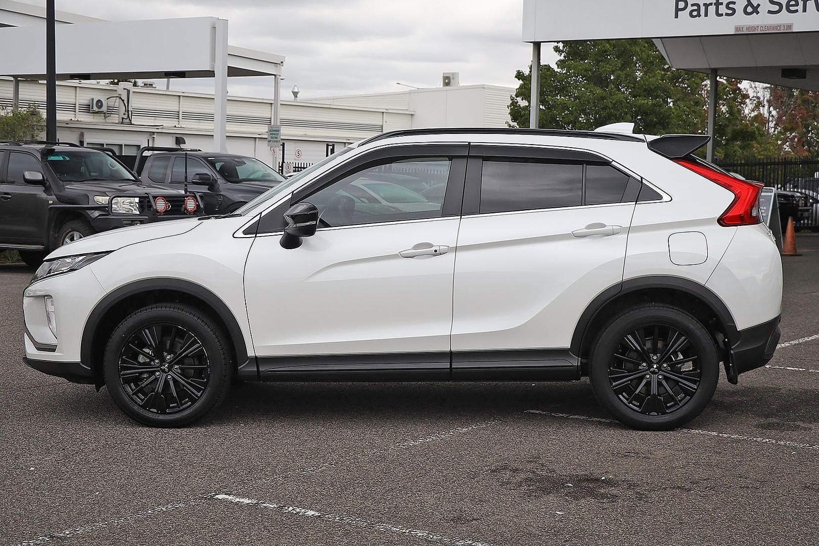 Mitsubishi Eclipse Cross image 4