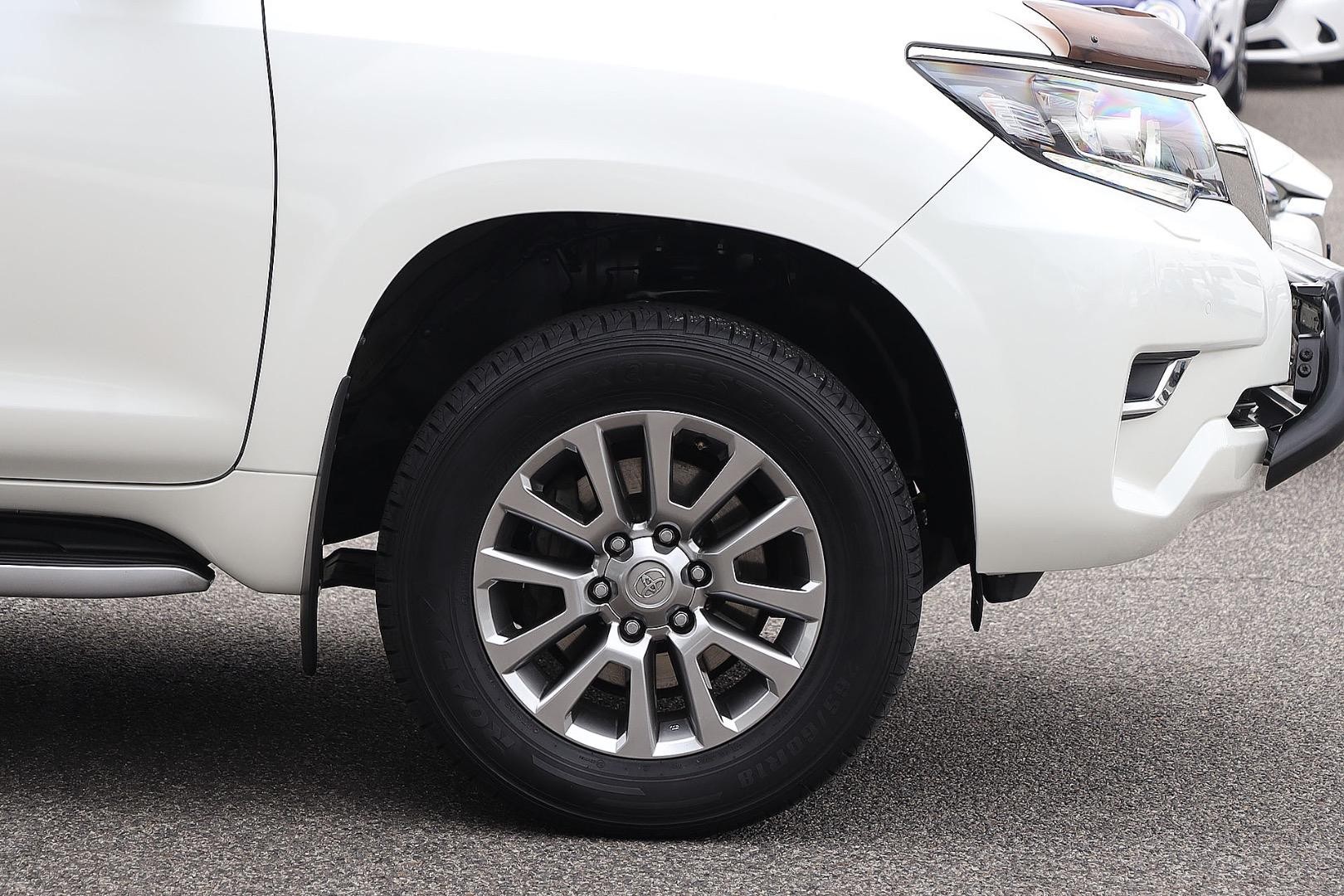 Toyota Landcruiser Prado image 3
