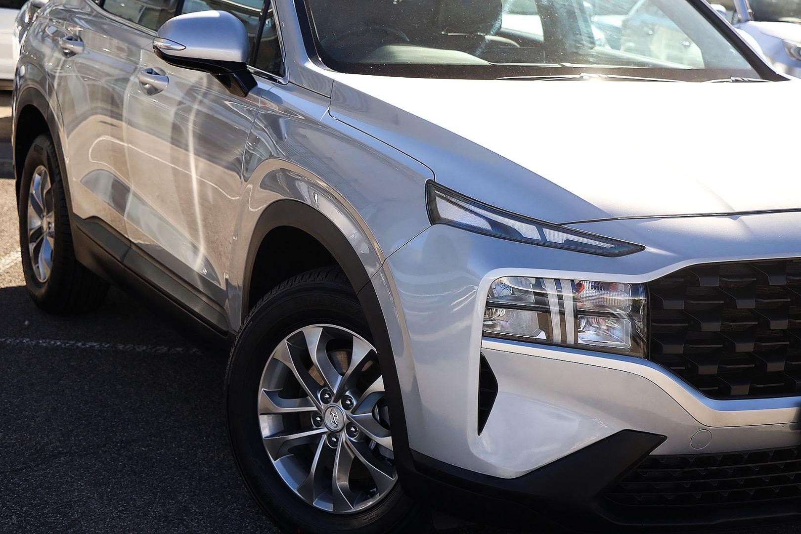 Hyundai Santa Fe image 4