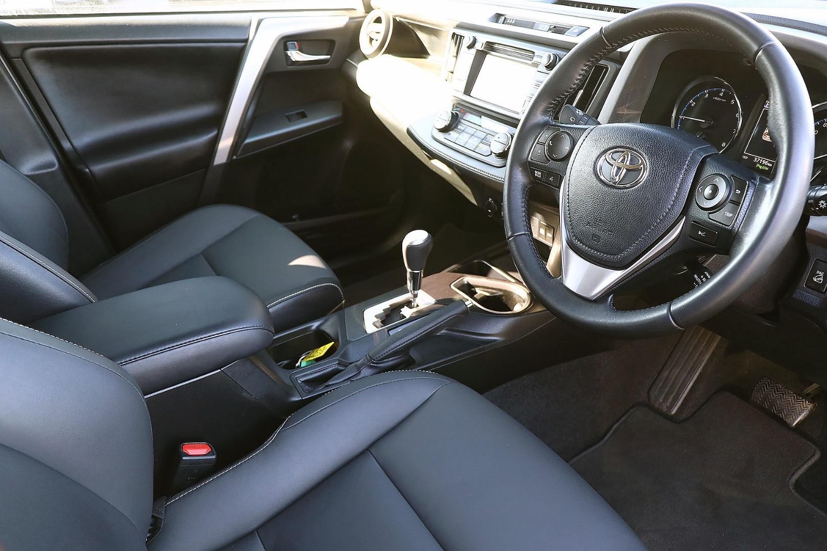 Toyota Rav4 image 3