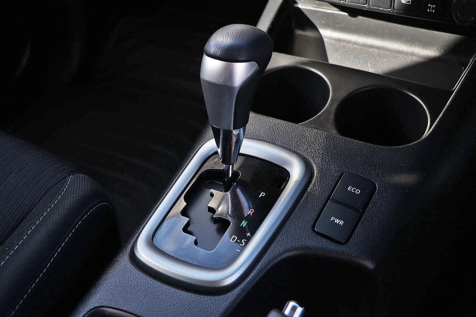 Toyota Hilux image 2