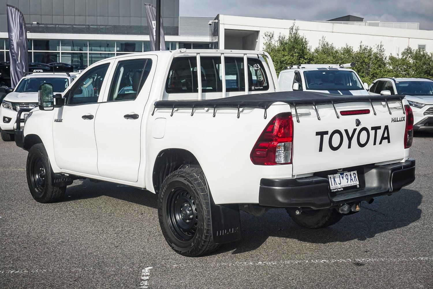 Toyota Hilux image 2