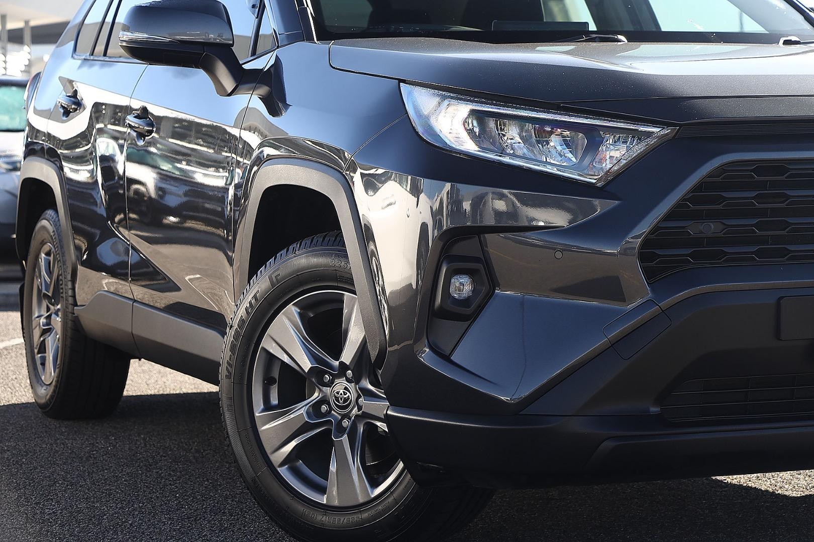 Toyota Rav4 image 2
