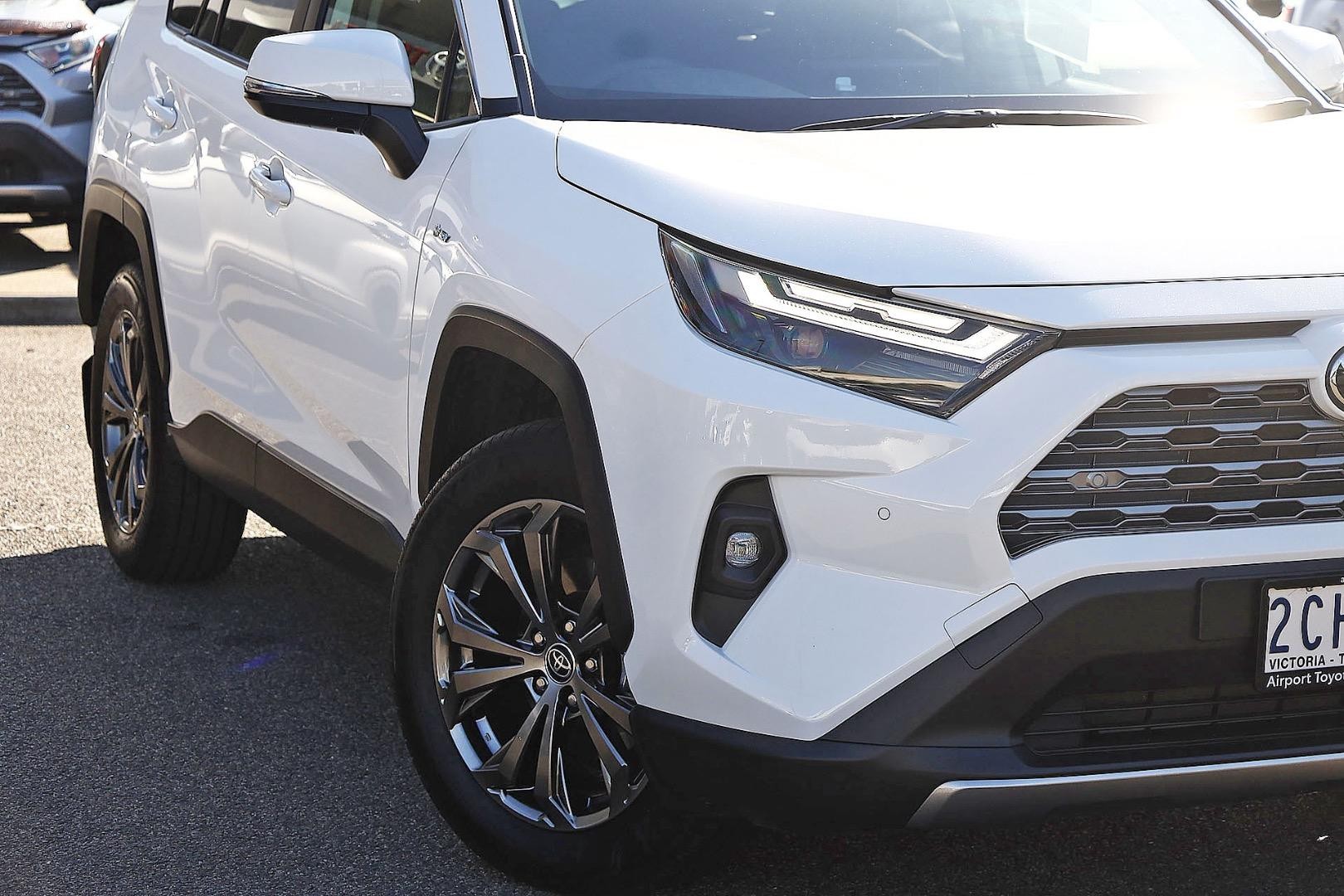 Toyota Rav4 image 2