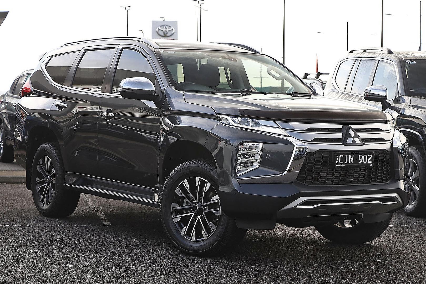 Mitsubishi Pajero Sport image 1