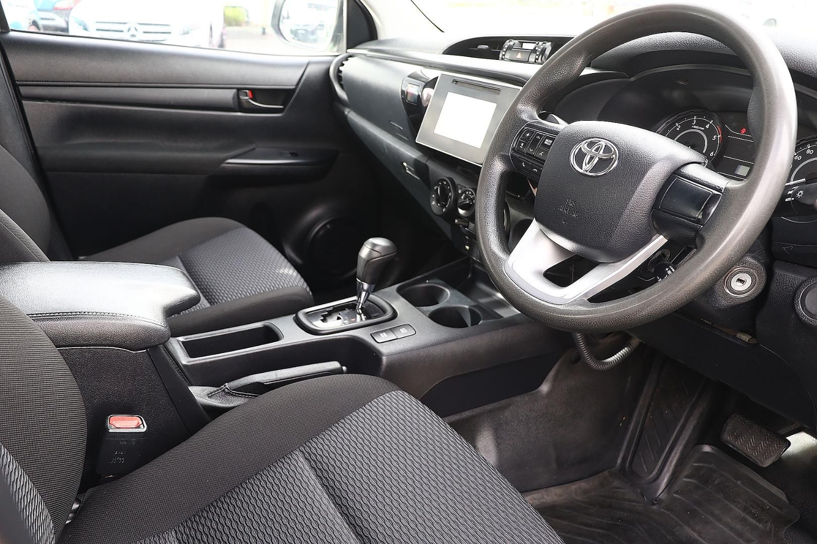 Toyota Hilux image 4