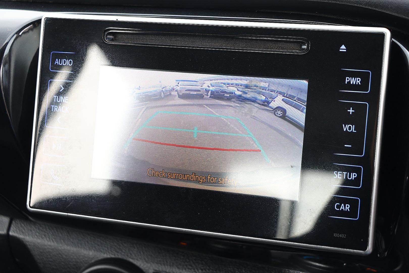 Toyota Hilux image 2
