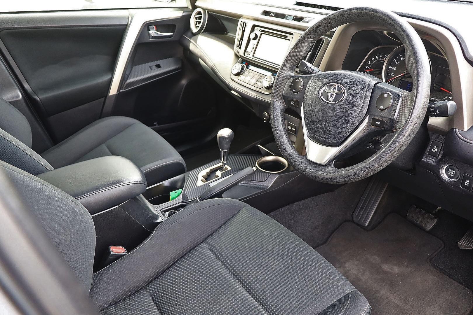 Toyota Rav4 image 2