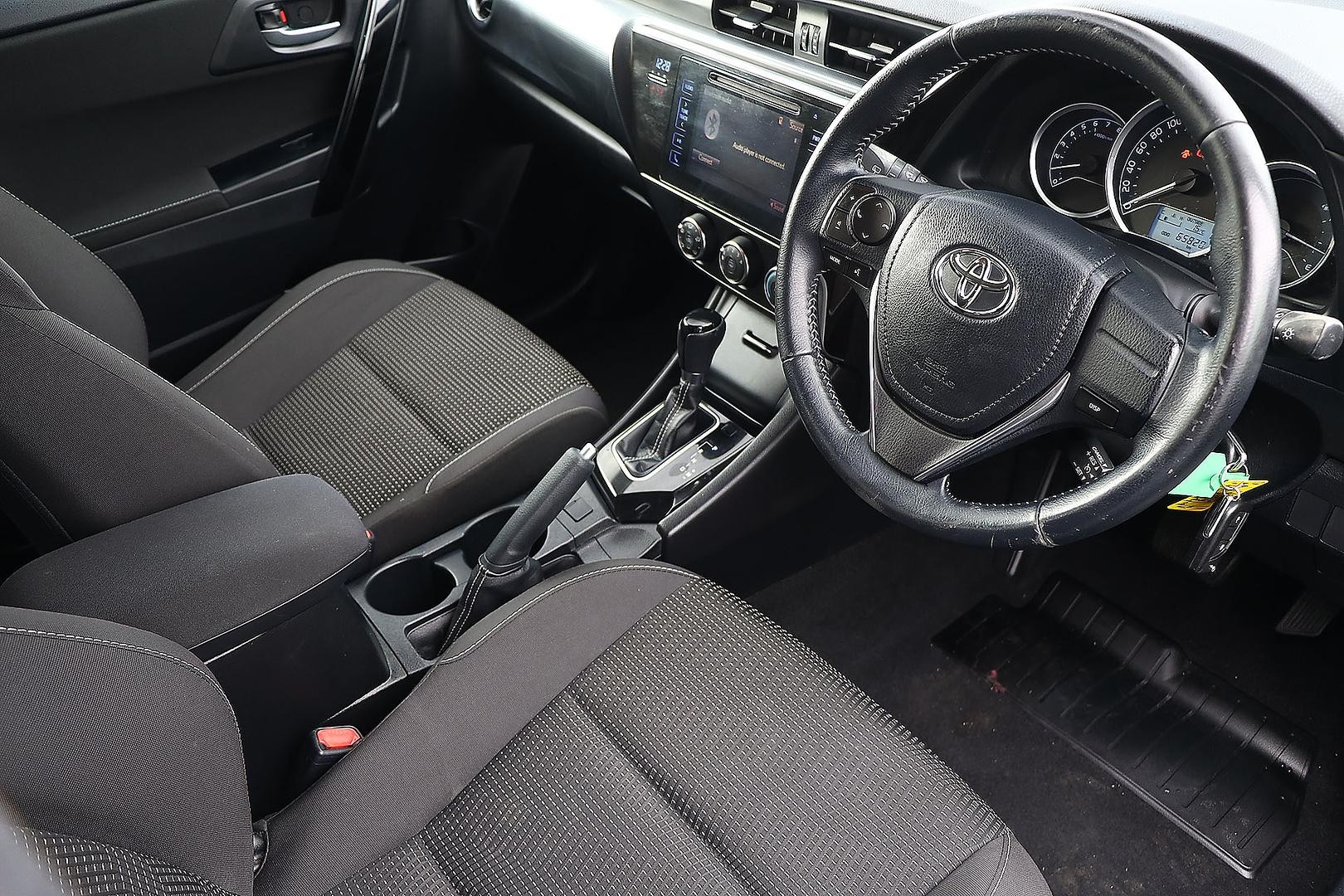 Toyota Corolla image 2