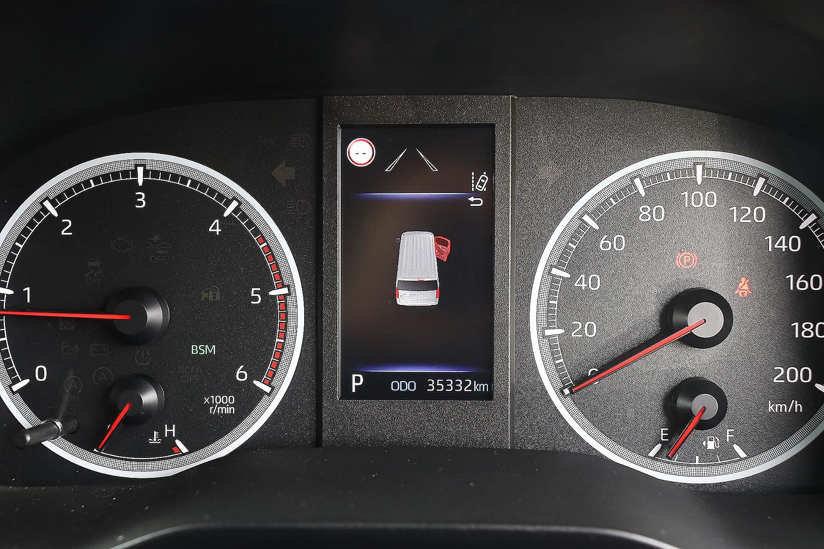 Toyota Hiace image 4