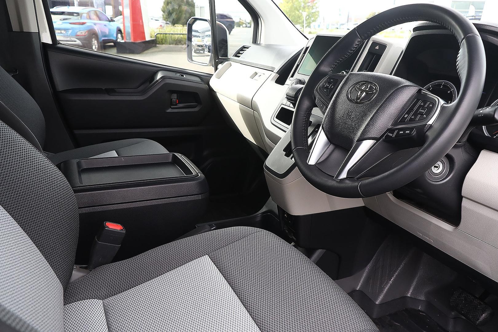 Toyota Hiace image 3