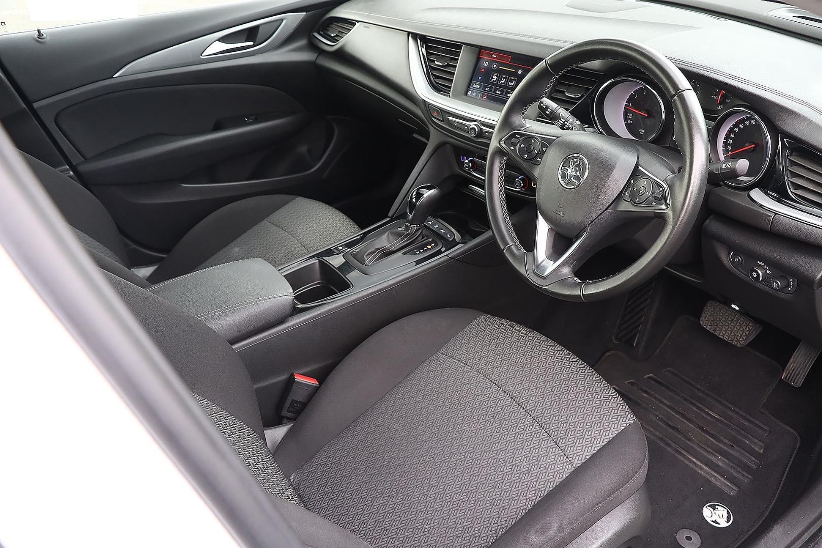 Holden Commodore image 3