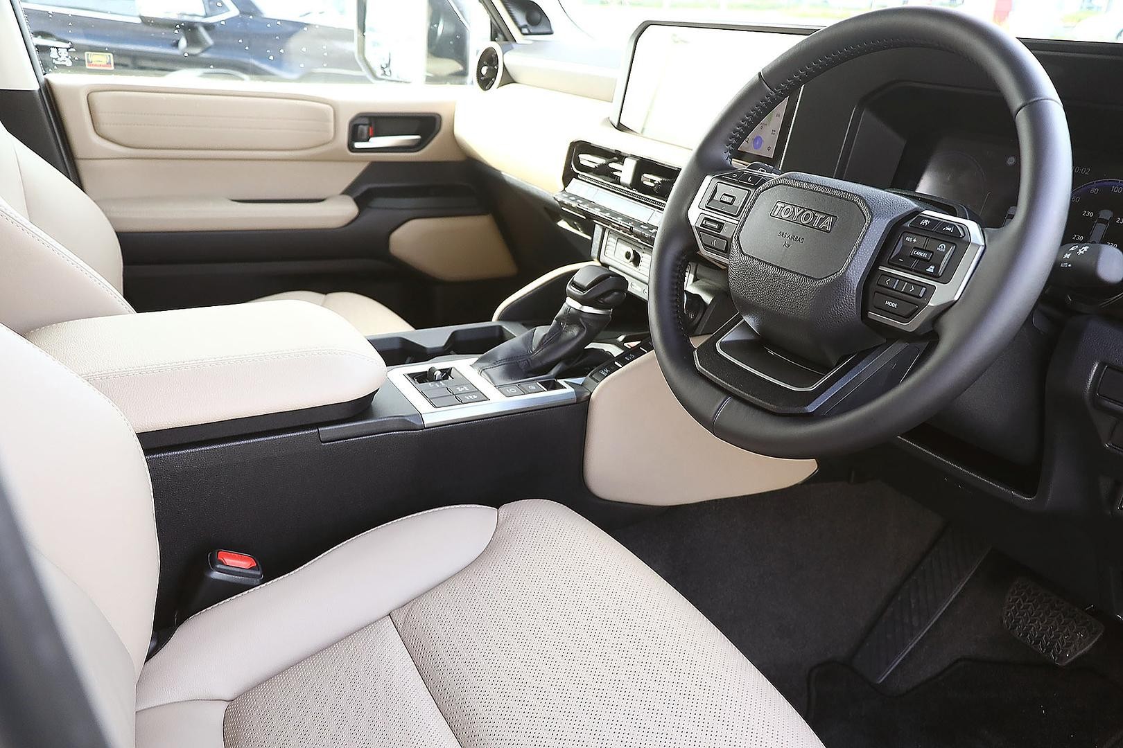 Toyota Landcruiser Prado image 2