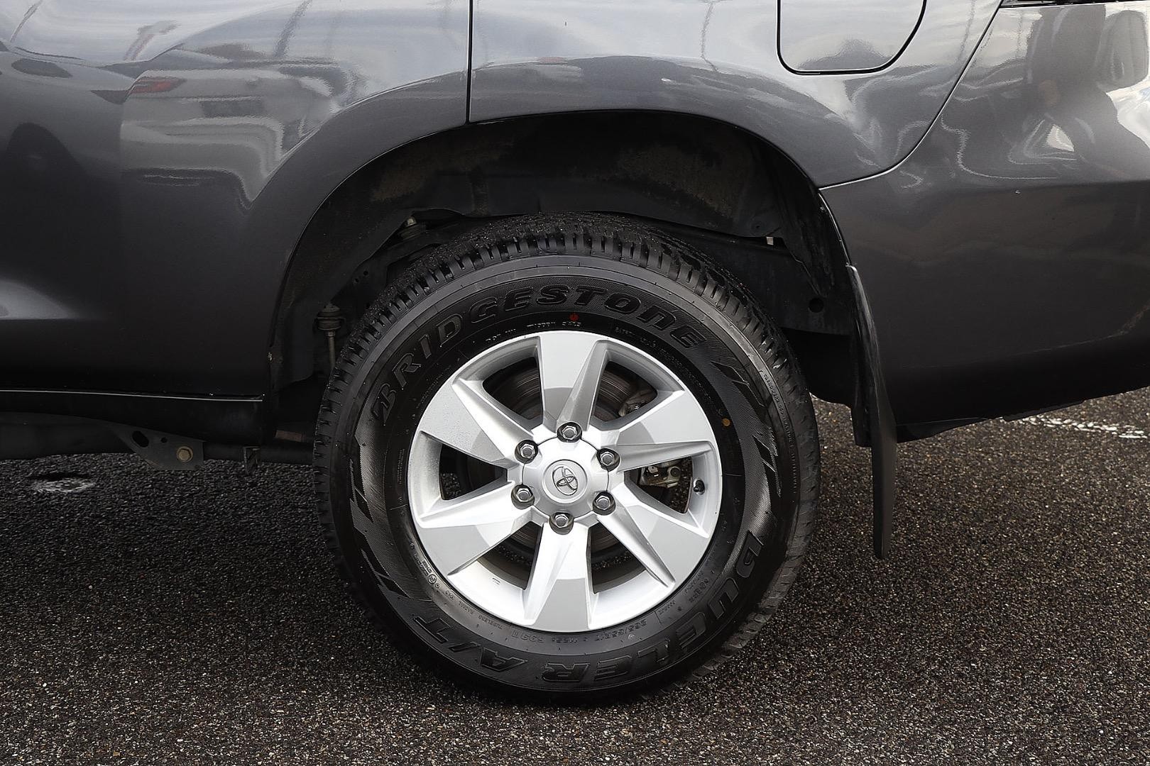 Toyota Landcruiser Prado image 4