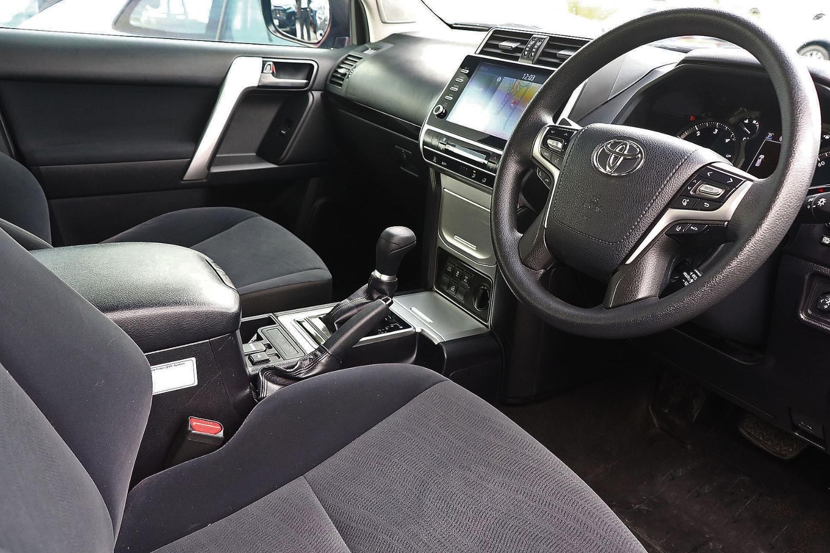 Toyota Landcruiser Prado image 4