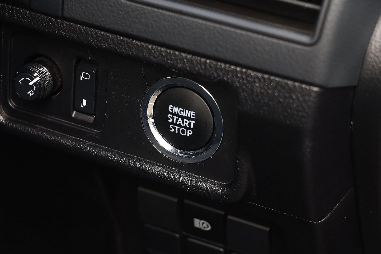 Toyota Landcruiser Prado image 2