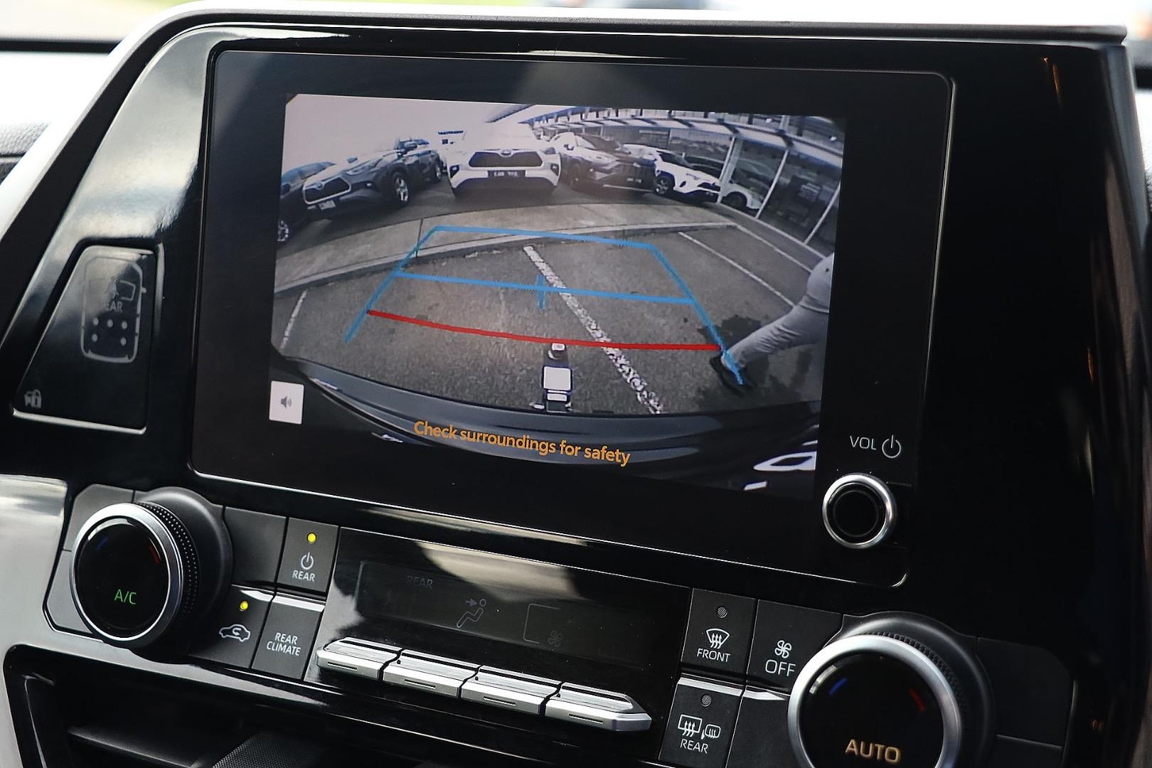Toyota Kluger image 2
