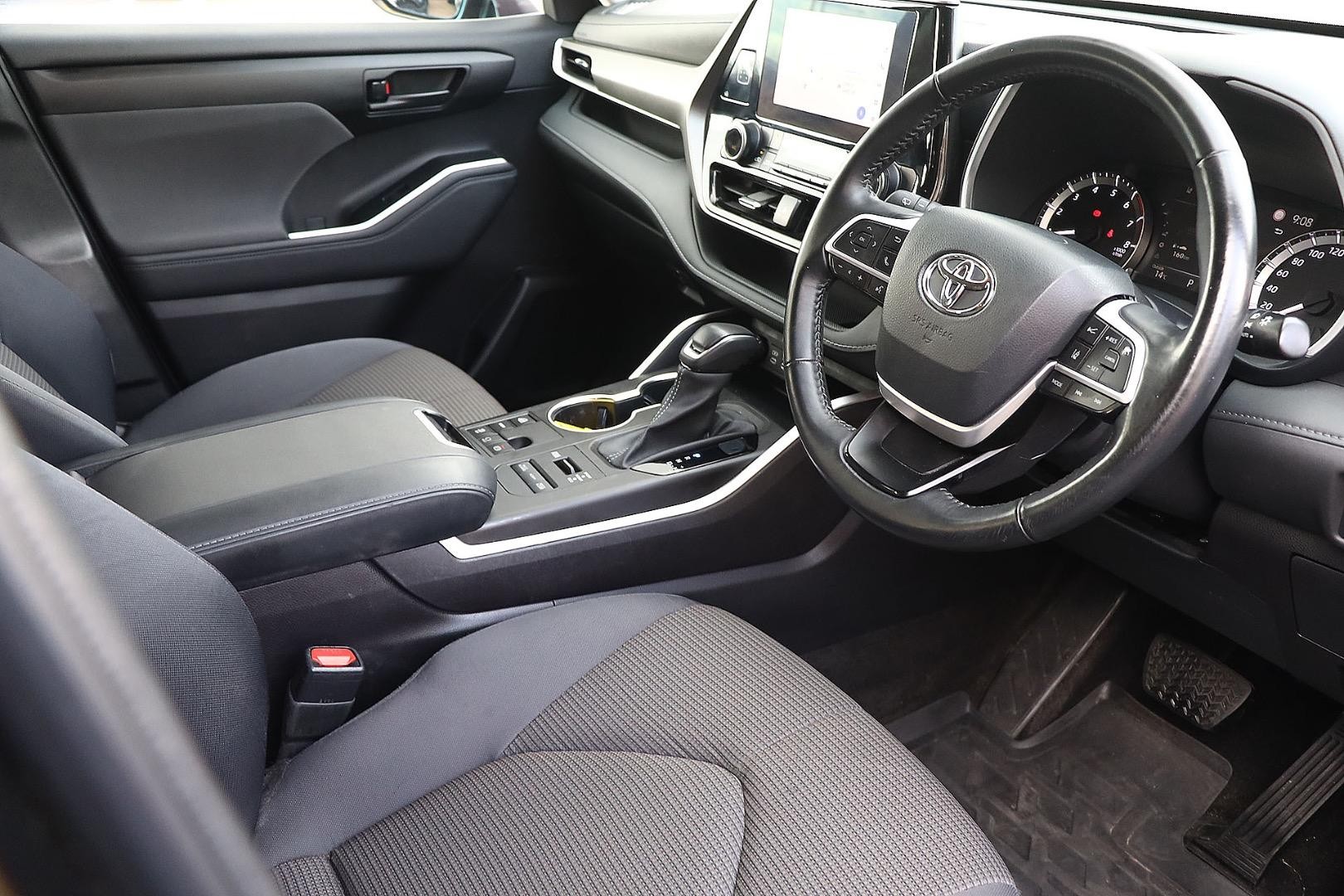 Toyota Kluger image 3