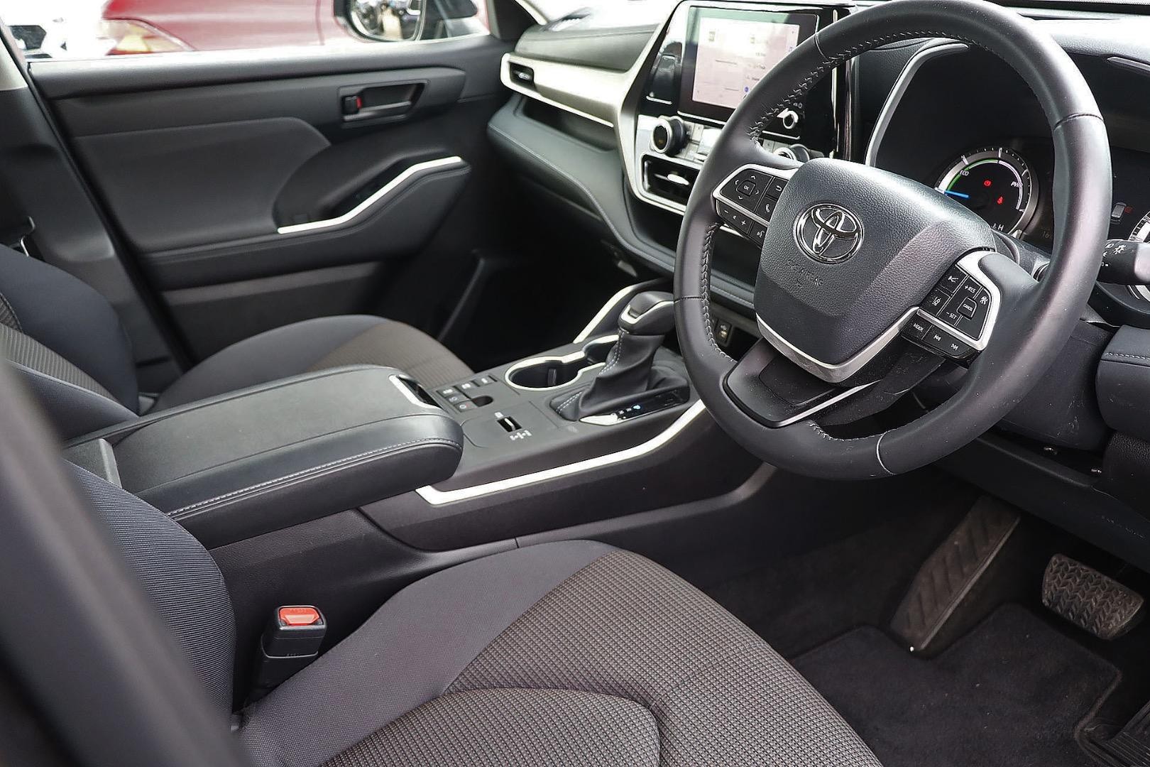 Toyota Kluger image 4