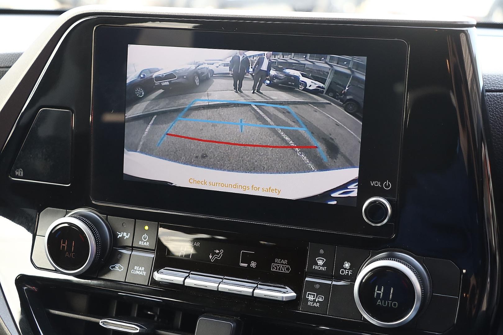 Toyota Kluger image 3