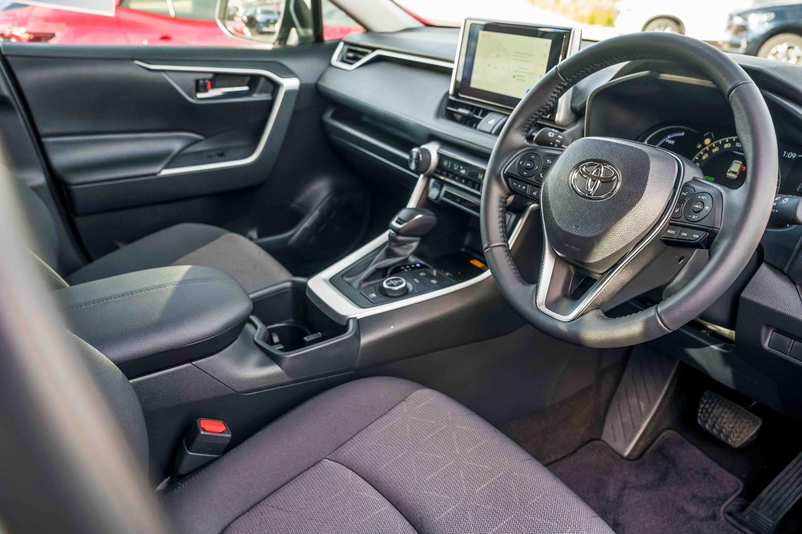 Toyota Rav4 image 2
