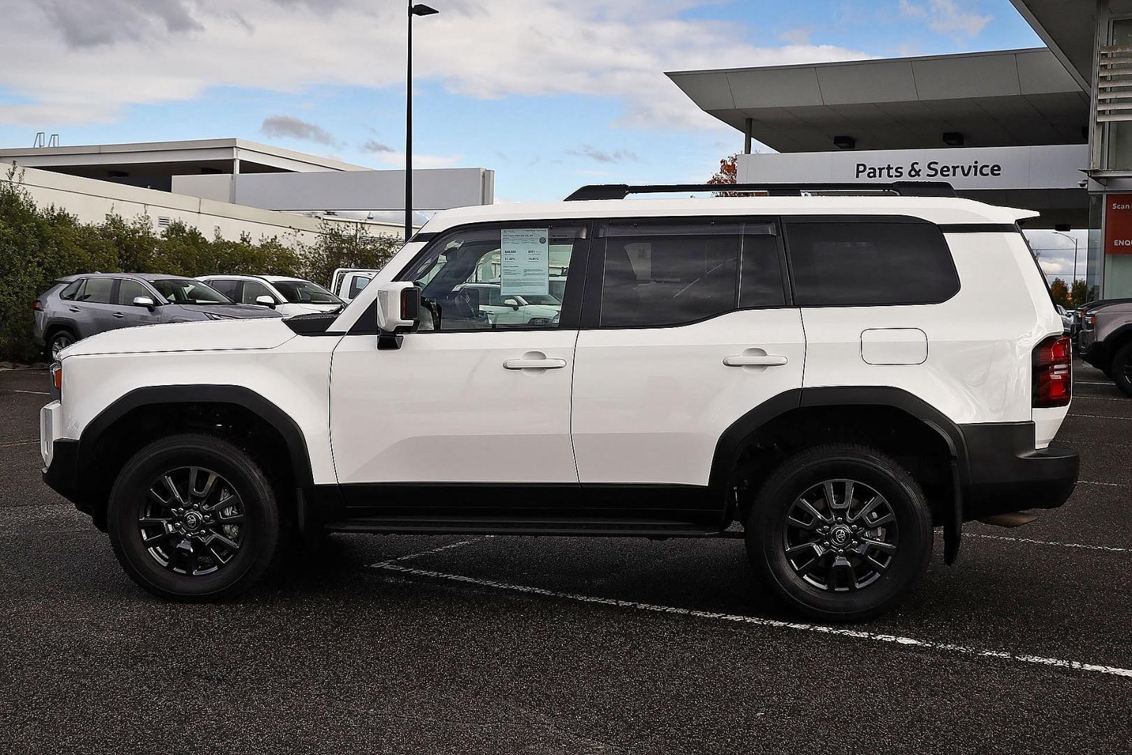 Toyota Landcruiser Prado image 4