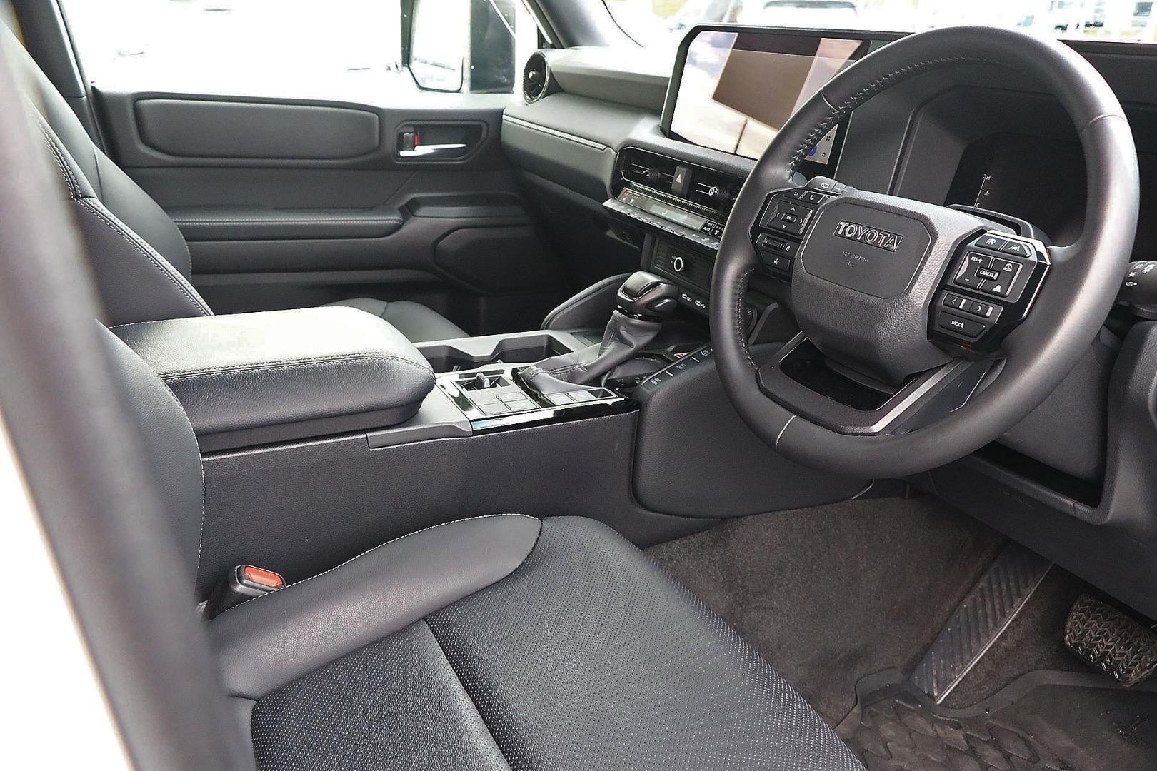 Toyota Landcruiser Prado image 2
