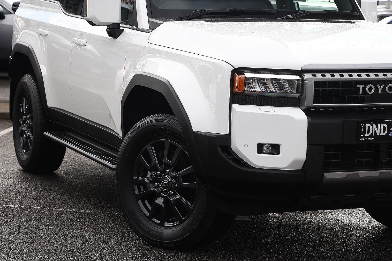 Toyota Landcruiser Prado image 2