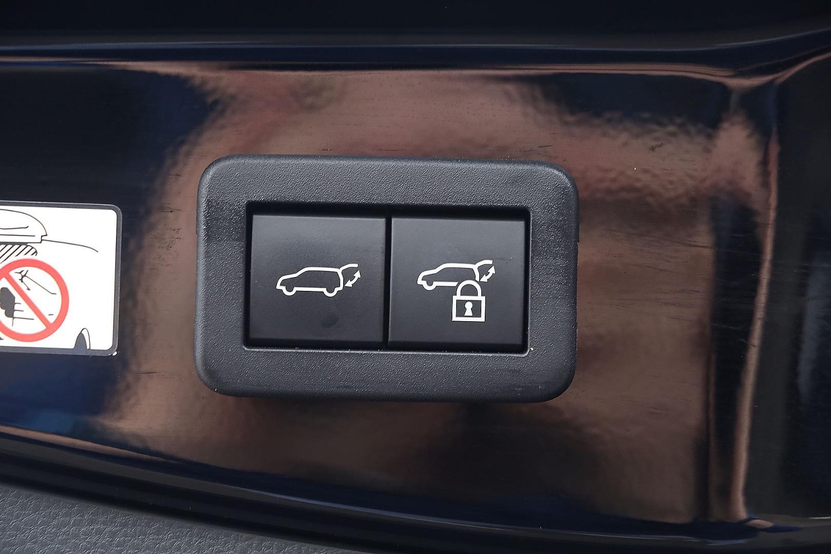 Toyota C-hr image 2