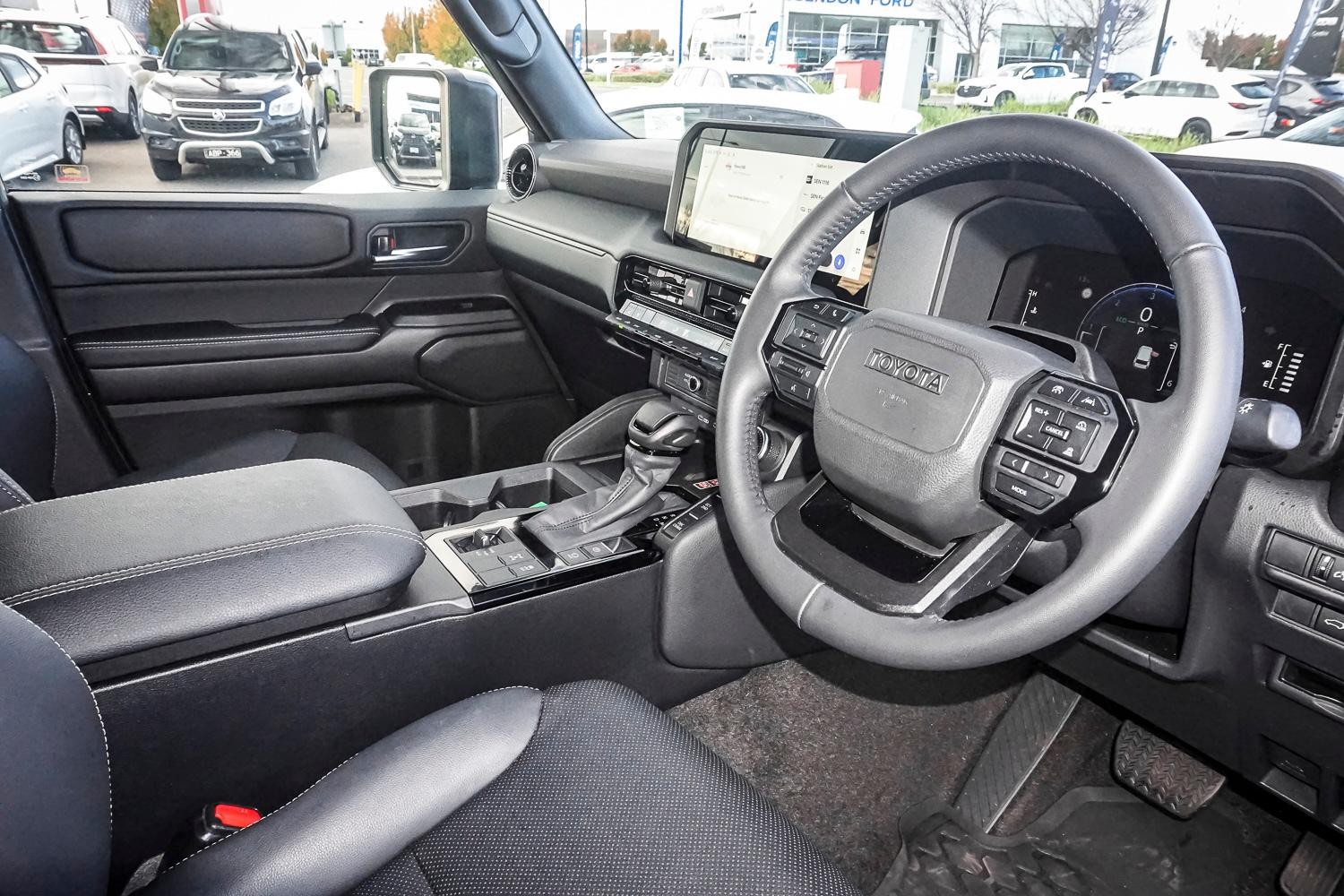 Toyota Landcruiser Prado image 3