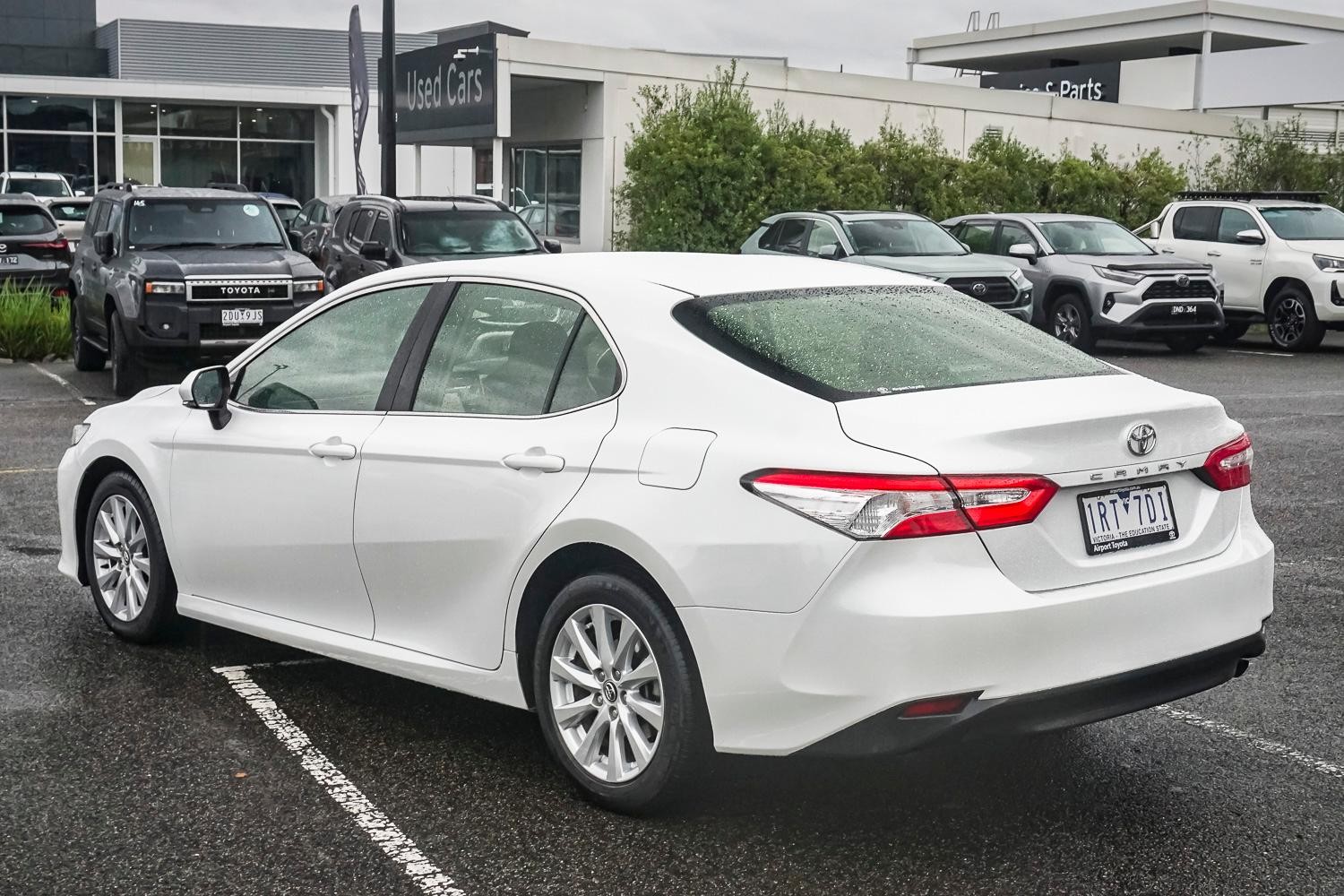 Toyota Camry image 2