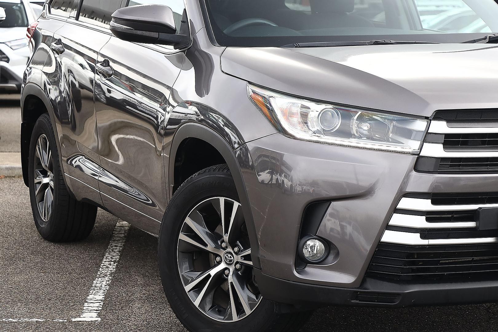 Toyota Kluger image 4