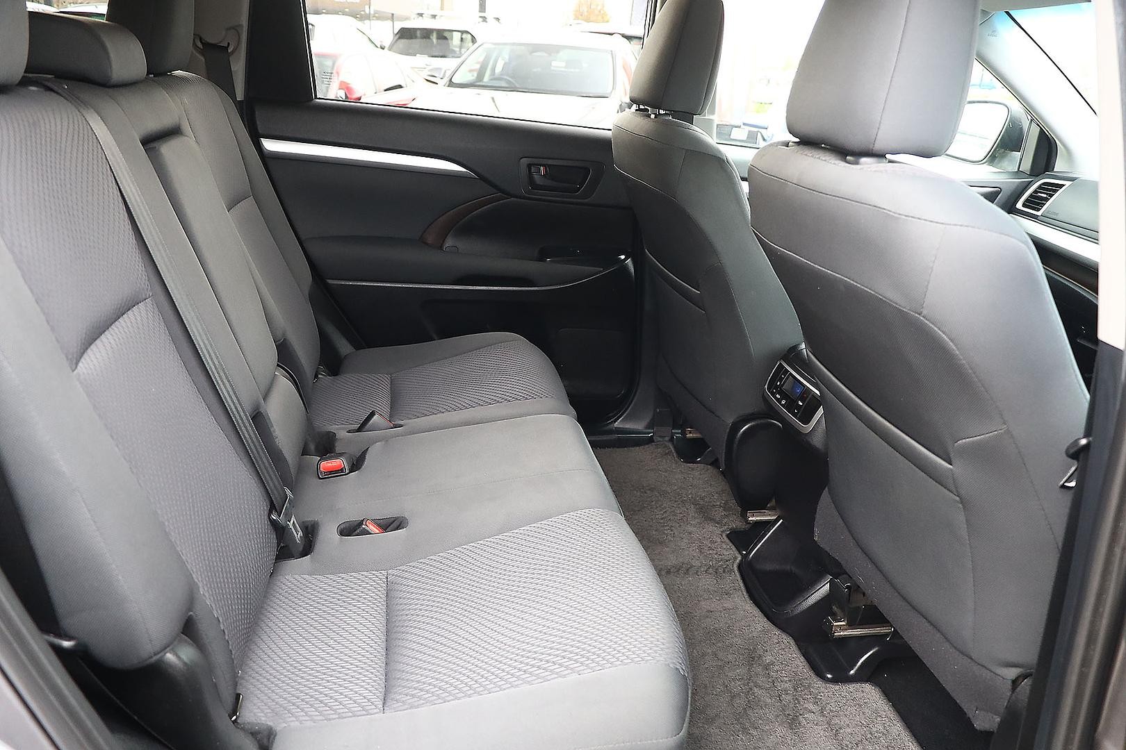 Toyota Kluger image 3