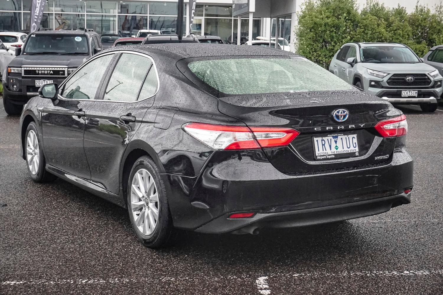 Toyota Camry image 2