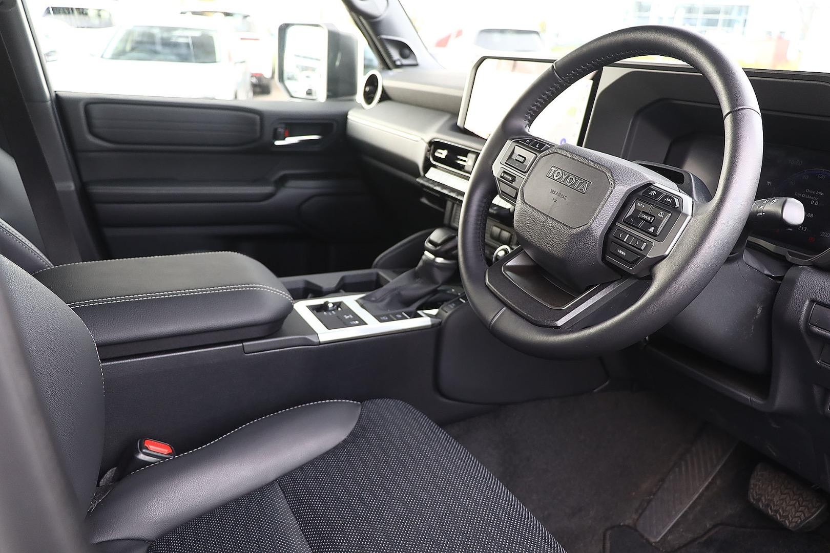 Toyota Landcruiser Prado image 2
