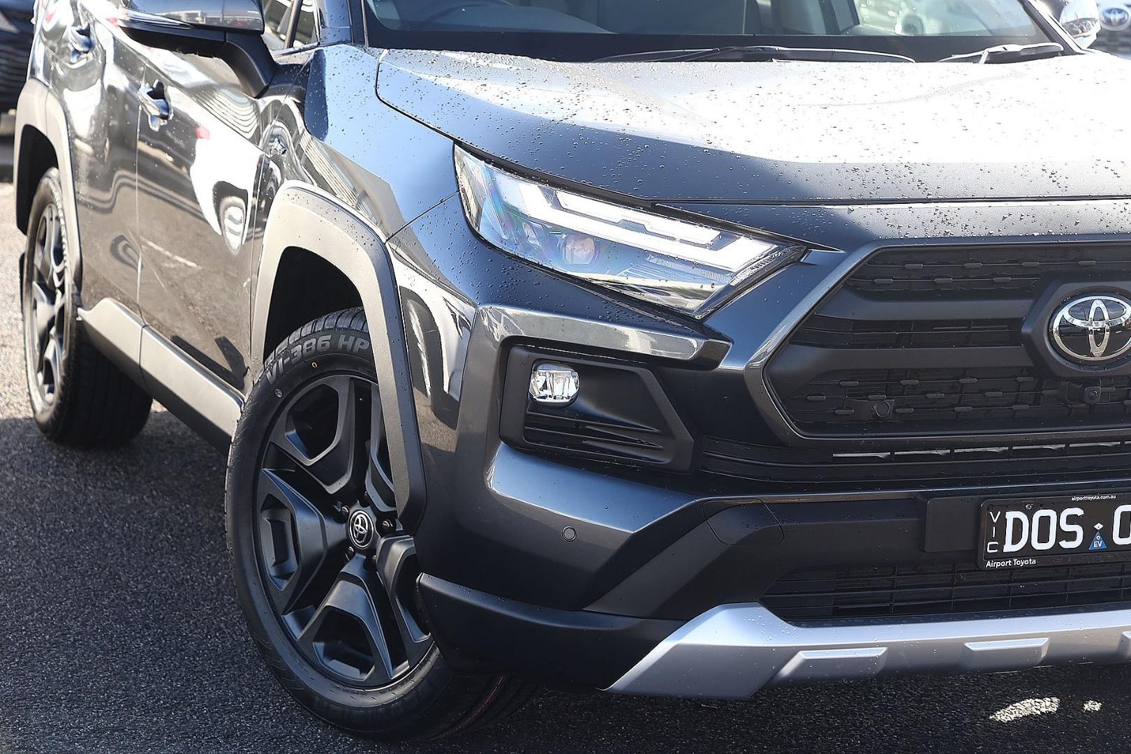 Toyota Rav4 image 2