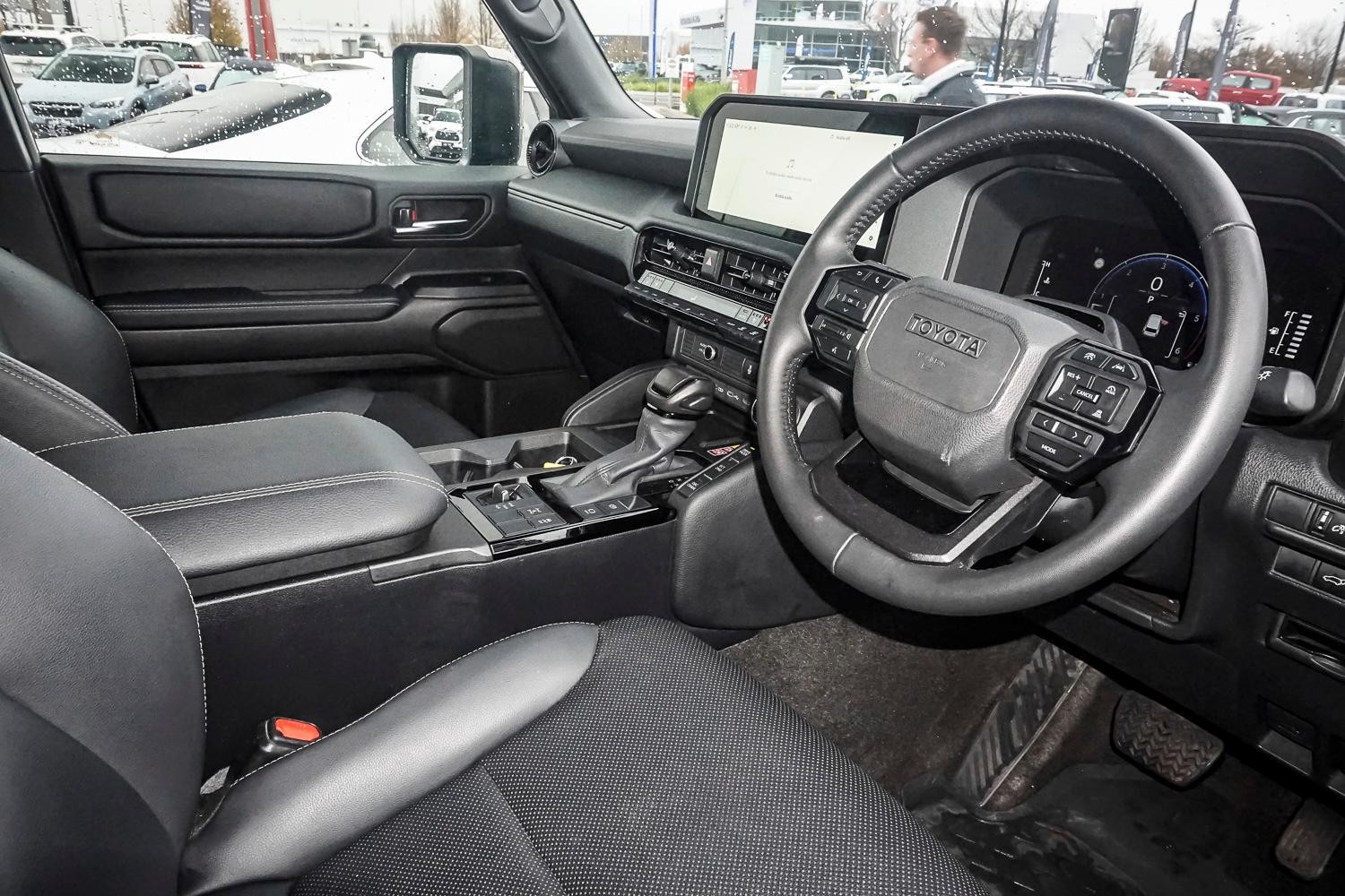 Toyota Landcruiser Prado image 2