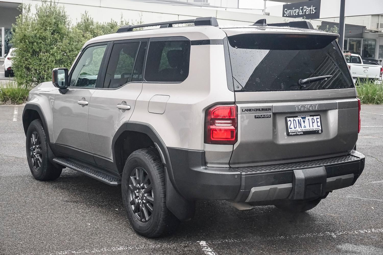 Toyota Landcruiser Prado image 4
