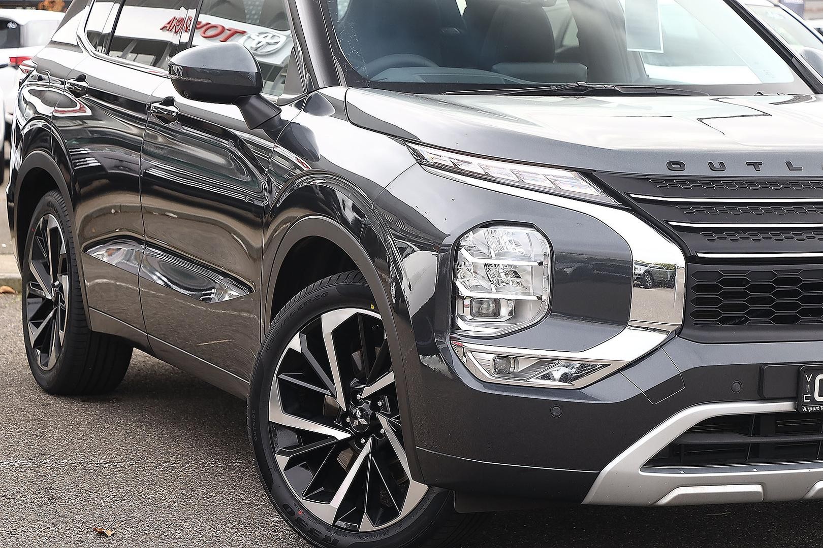 Mitsubishi Outlander image 4
