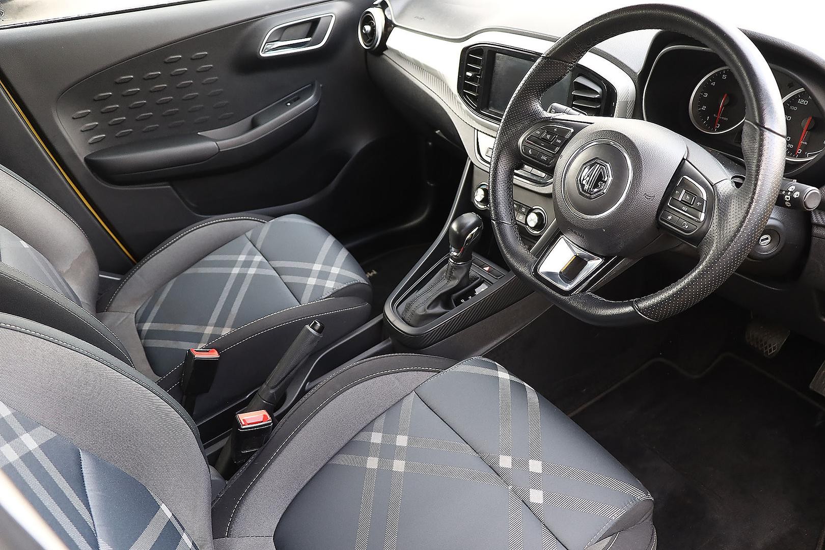 MG Mg3 image 2