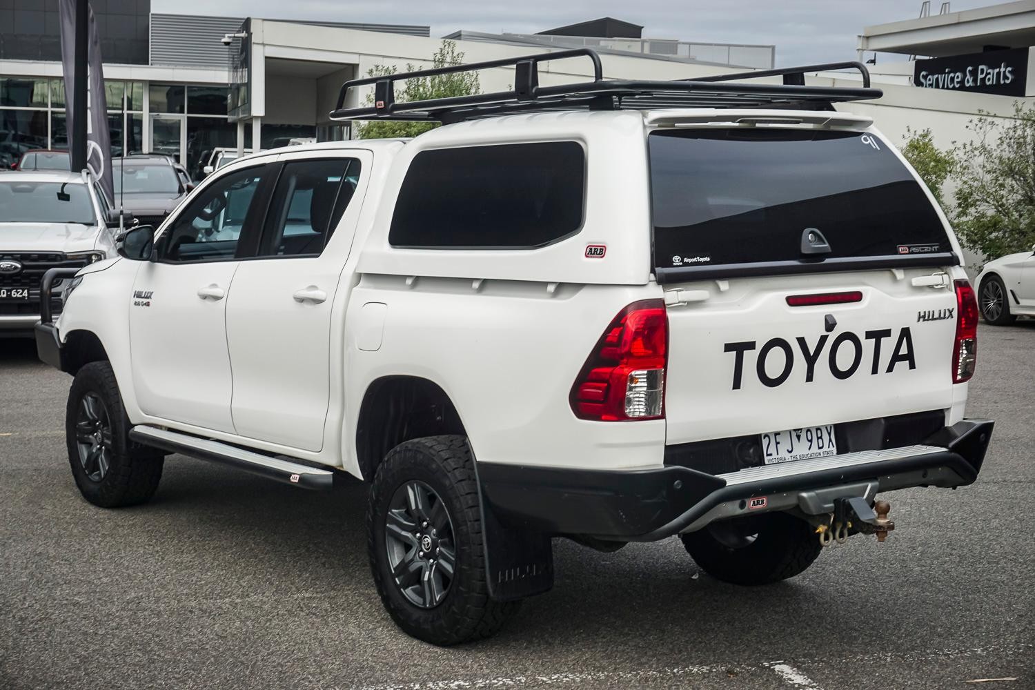 Toyota Hilux image 2
