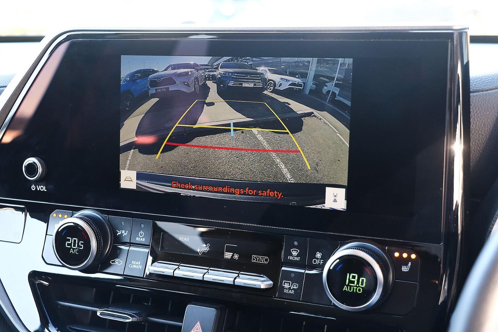 Toyota Kluger image 4