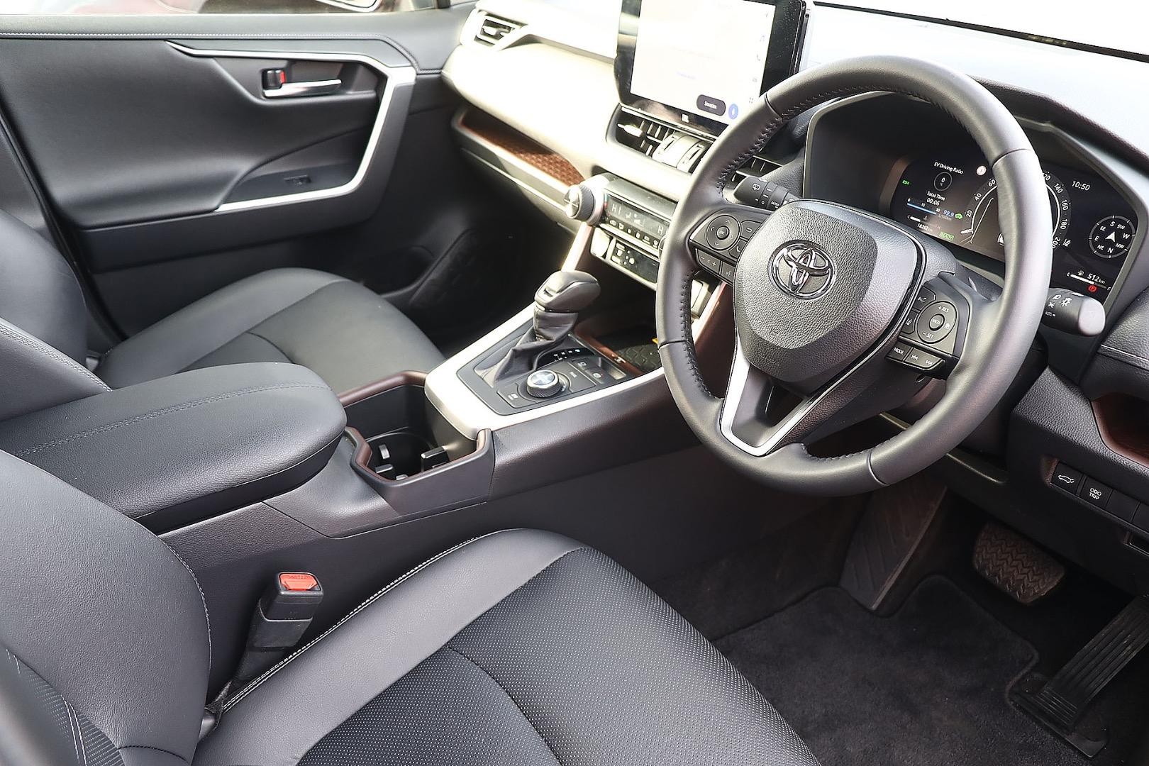 Toyota Rav4 image 2