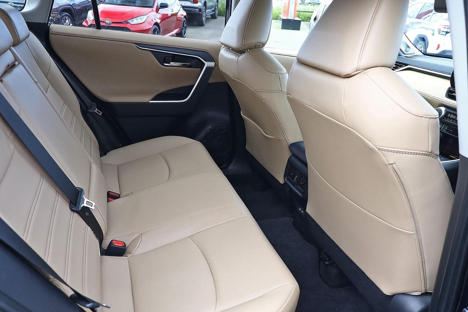 Toyota Rav4 image 3