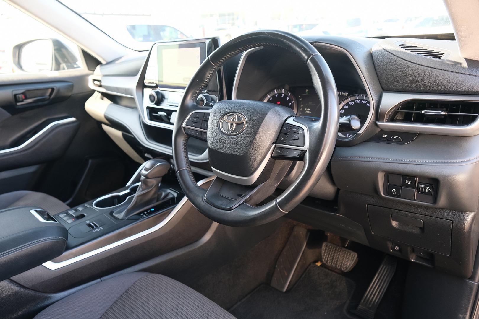 Toyota Kluger image 2