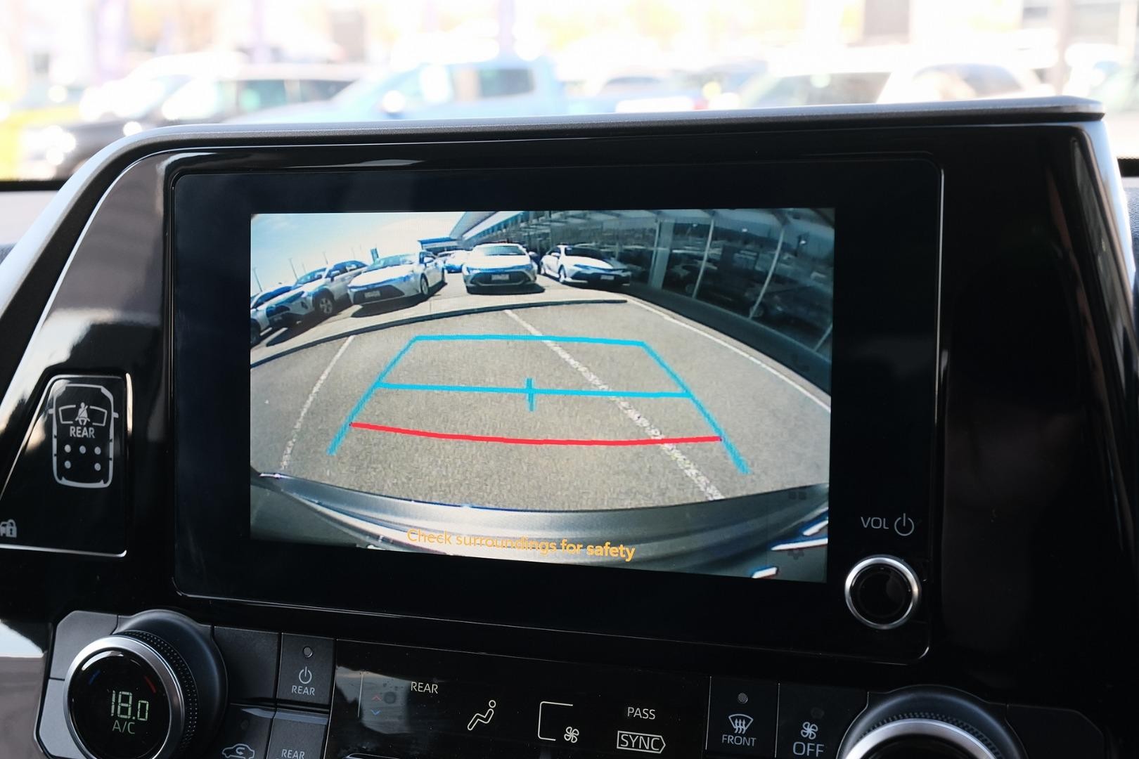 Toyota Kluger image 3