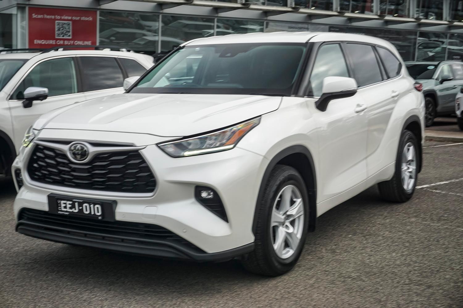 Toyota Kluger image 4