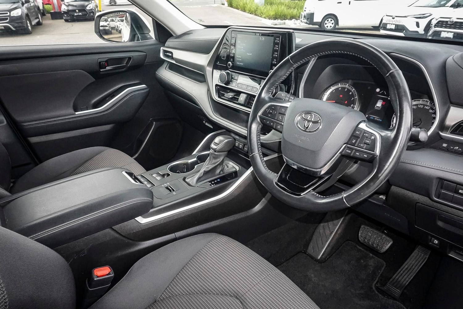 Toyota Kluger image 4